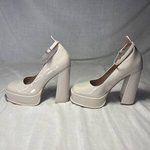 Steve Madden Kendra Cream/Bone Patton Leather Mary Jane Platform Pumps. Sz 9
